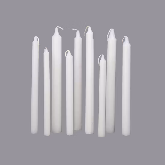 異なるサイズの白いキャンドル西アフリカ
